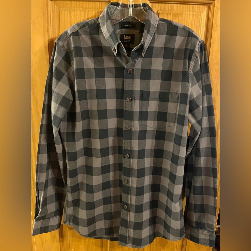 Lee Men's Dark Plaid Button Down Shirt Size Small